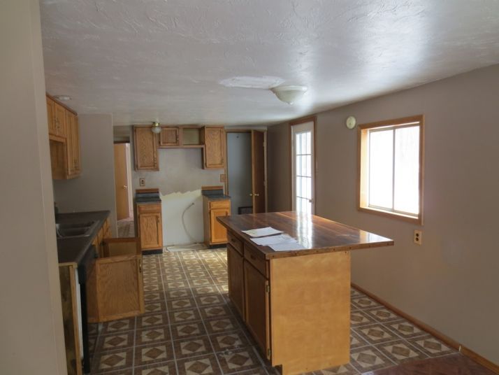1100 Barcelona Dr, Weidman, MI 48893