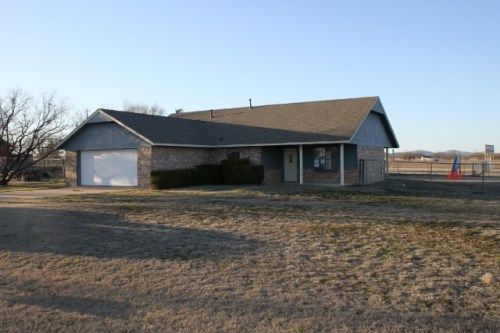 203 NW Oak Ave, Cache, OK 73527