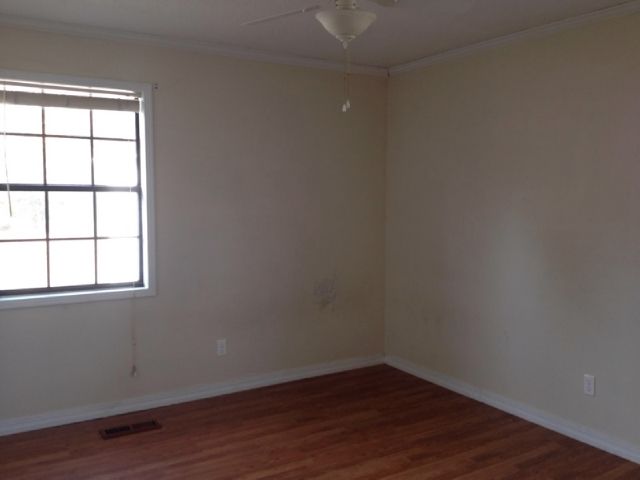 121 Green Acres Dr, Huntingdon, TN 38344