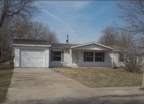 915 Lee Street, Hutchinson, KS 67501