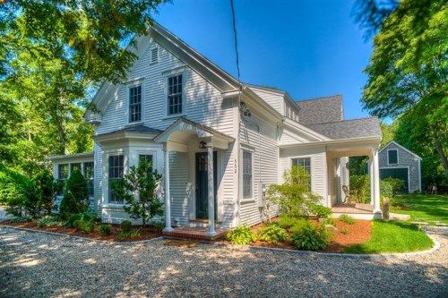 552 Main St, Cotuit, MA 02635