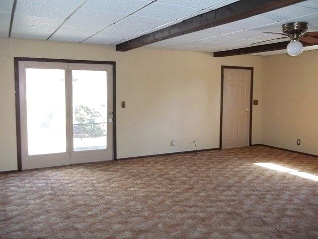 2586 Kuhlman Dr, Saginaw, MI 48603