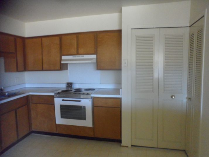 8657 Kennedy Cir, Warren, MI 48093