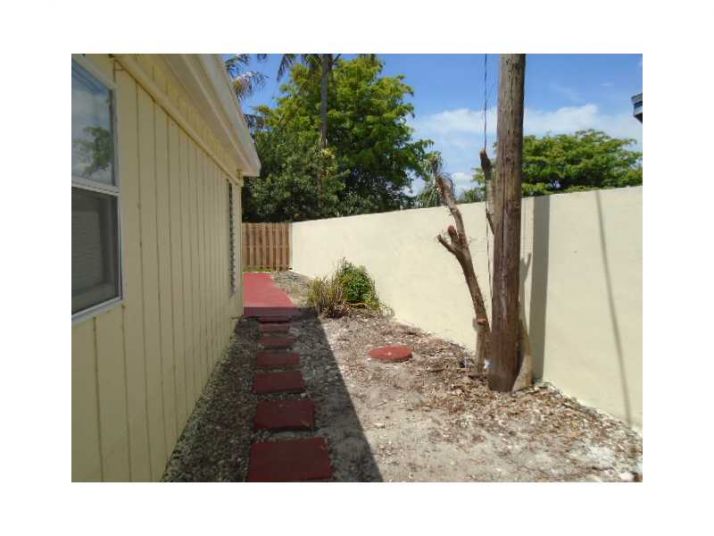 601 NW 38TH ST, Pompano Beach, FL 33064