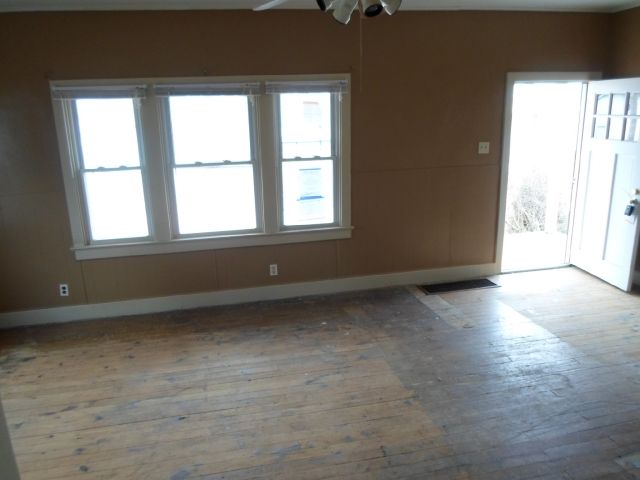 67 Walnut St, Shelby, OH 44875
