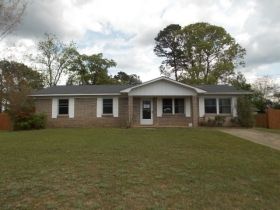 338 Juniper Dr, Ozark, AL 36360