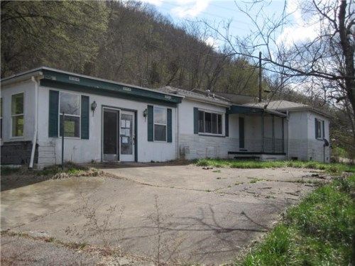 3996 Charleston Rd, Poca, WV 25159