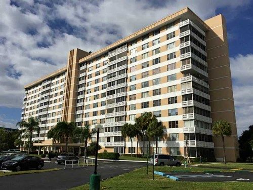 4001 Hillcrest Dr # 1211, Hollywood, FL 33021