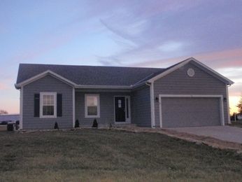 11 Lakeridge Rd, Garnett, KS 66032