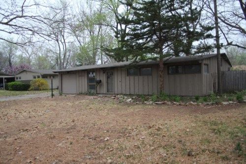 2532 SW Burnett Rd, Topeka, KS 66614