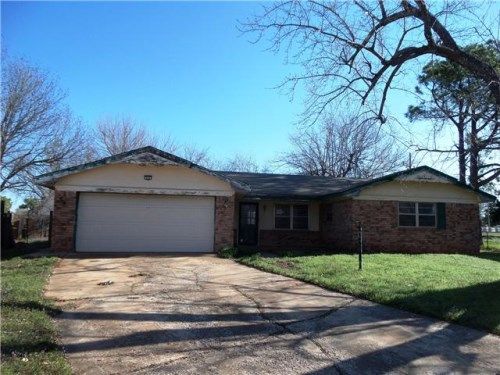 335 W Cedar Dr, Mustang, OK 73064