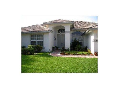 9351 SW 8 ST, Hollywood, FL 33025