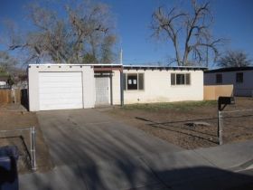 408 Dallas St NE, Albuquerque, NM 87108