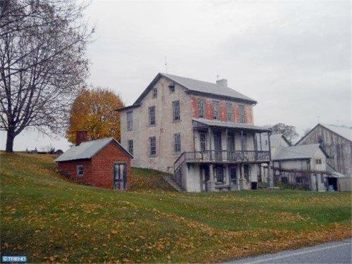 801 WINDSOR CASTLE RD, Hamburg, PA 19526