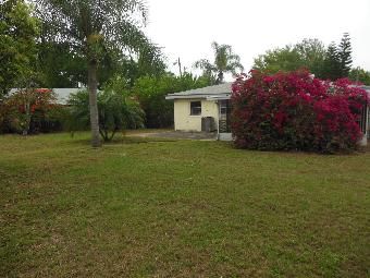 233 Poinsettia Dr, Lake Hamilton, FL 33851