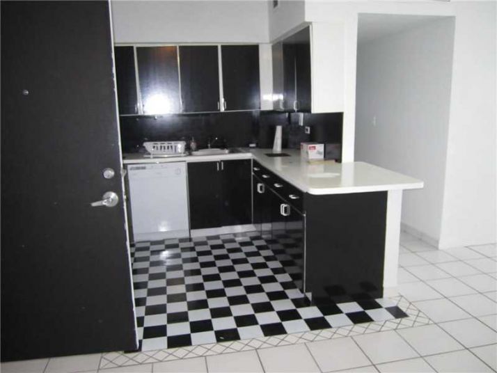 7441 WAYNE AV # 8G, Miami Beach, FL 33141