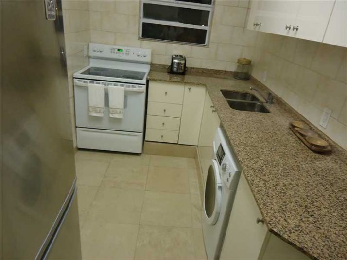 6767 INDIAN CREEK DR # 2C, Miami Beach, FL 33141