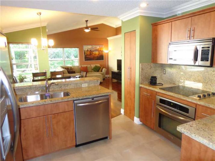 8951 LAKE PARK CR, Fort Lauderdale, FL 33328
