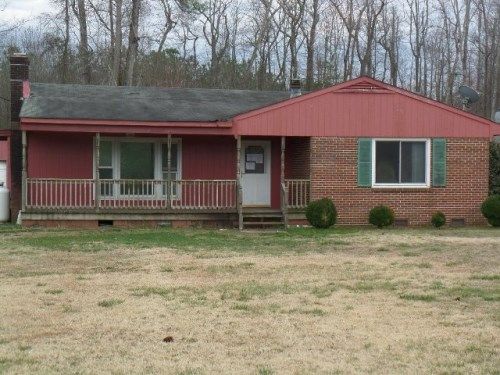 26534 E Nottoway Dr, Courtland, VA 23837