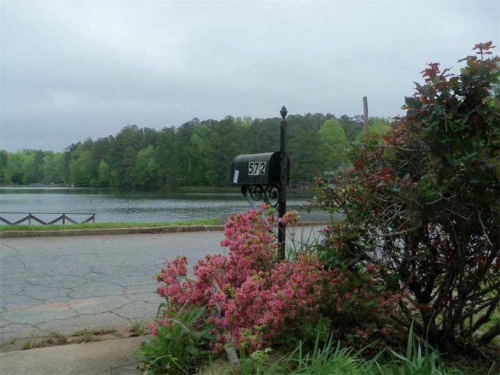 572 Kenilworth Circle, Stone Mountain, GA 30083