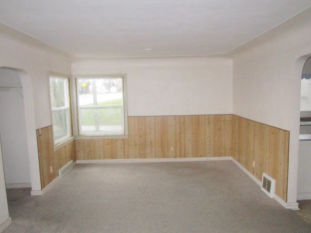 1910 Lake Ave, Muskegon, MI 49445