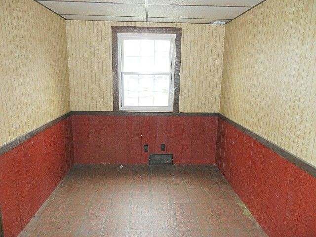 141 S Woodlawn St, Zeeland, MI 49464