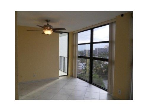 400 LESLIE DR # 925, Hallandale, FL 33009