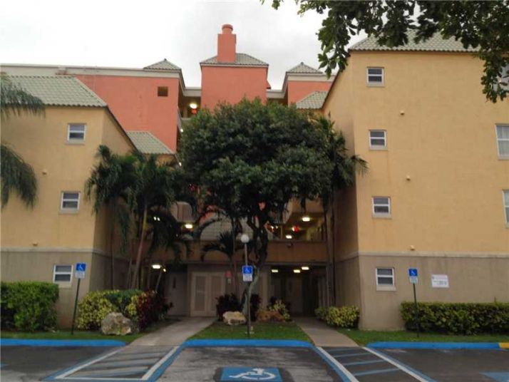 8235 LAKE DR # 202, Miami, FL 33166