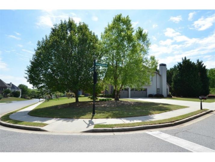 1800 Hunters Moon Drive, Alpharetta, GA 30005