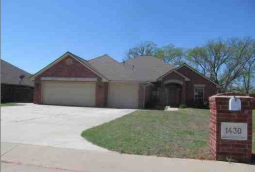 1430 Savannah Cir, Noble, OK 73068