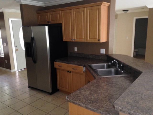 718 SW 2nd St, Trenton, FL 32693
