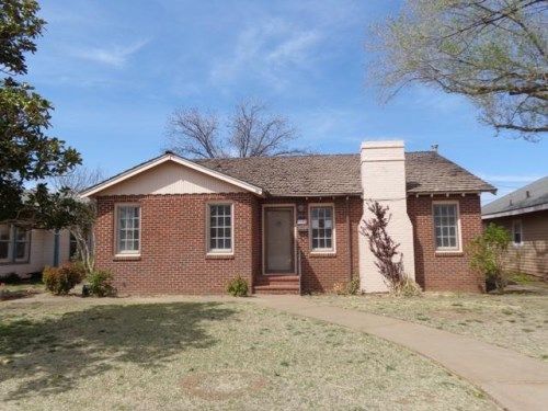 1102 W 11th St, Plainview, TX 79072
