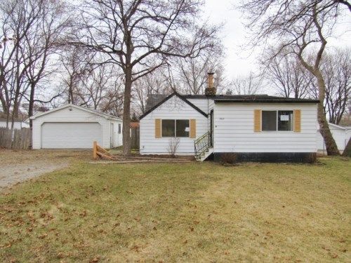3015 Emmons Ave, Rochester, MI 48307
