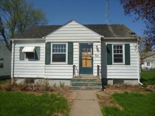 717 S 2nd Ave, Washington, IA 52353