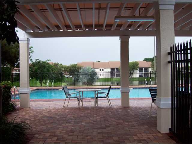 3328 CONFETTI LN # 82-9, Pompano Beach, FL 33063
