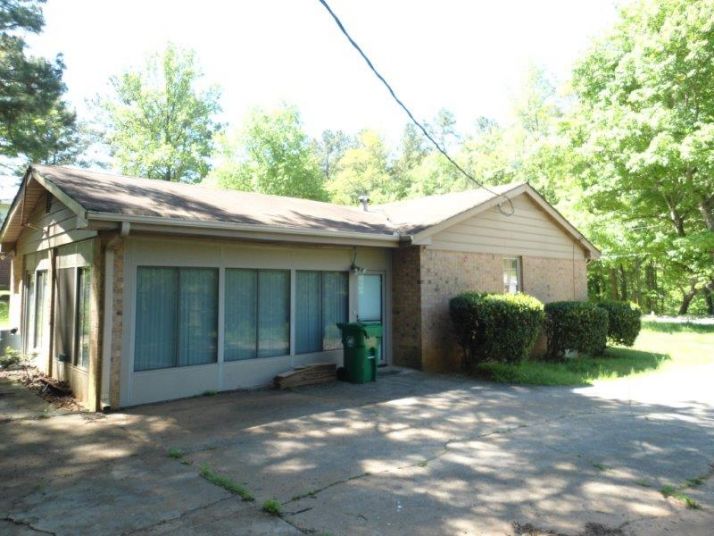 408 Rue De Chateau, Stone Mountain, GA 30083