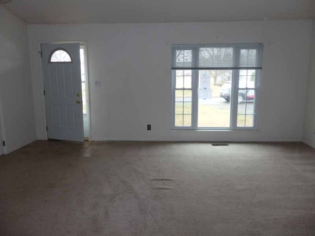 7782 Downey Ln, Dayton, OH 45426