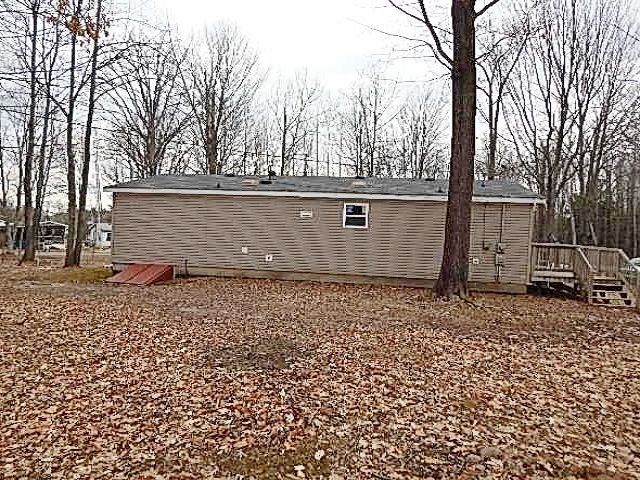 101 Henry Rd, Houghton Lake, MI 48629
