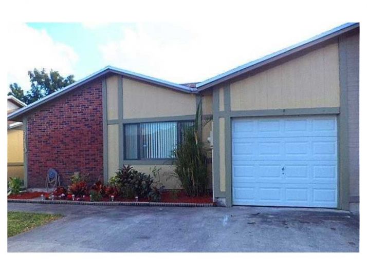 9710 W ELM LN, Hollywood, FL 33025