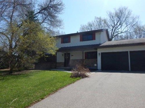 2717 Cedar Ln, Burnsville, MN 55337
