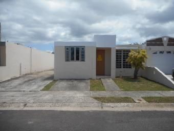 Los Arboles 602 Vereda Del Bosque St, Carolina, PR 00987