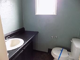 428 Agatha St, Pitcairn, PA 15140