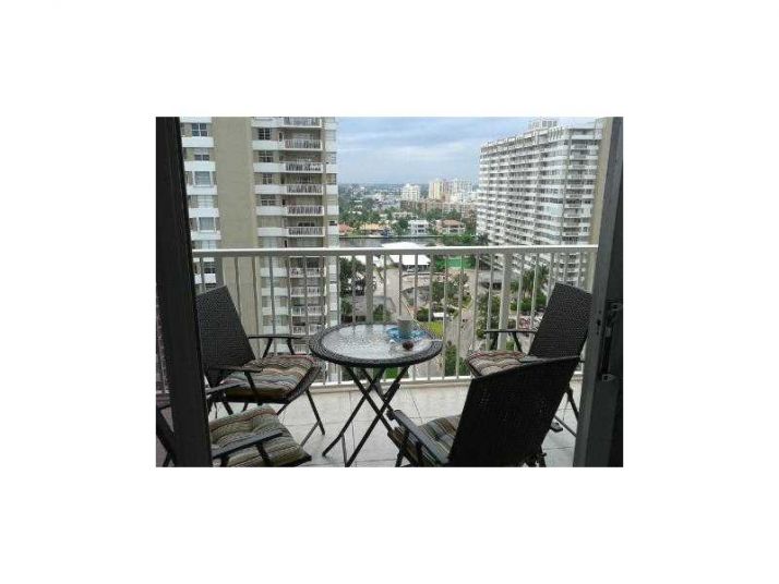 1980 S OCEAN DR- OFF SEASON # 14P, Hallandale, FL 33009