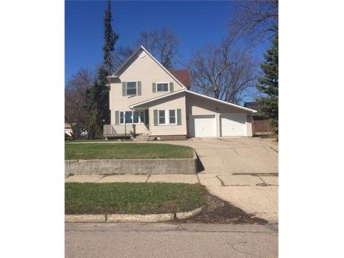 648 2nd Ave SW, Wells, MN 56097