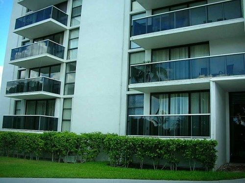 3625 N COUNTRY CLUB DR # 310, Miami, FL 33180