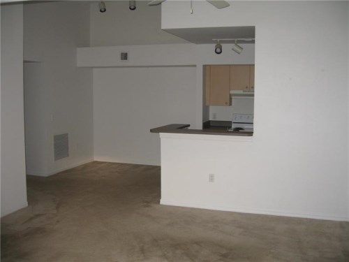 2457 CENTERGATE DR # 303, Hollywood, FL 33025