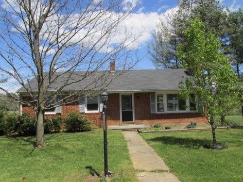 305 Purdue St, Waynesboro, VA 22980