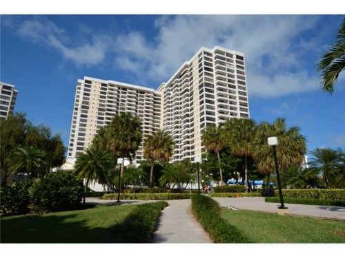 2500 PARKVIEW DR # 416, Hallandale, FL 33009