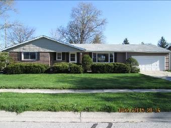 902 Mohawk Dr, Crown Point, IN 46307