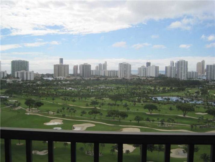 20335 W COUNTRY CLUB DR # 2305, Miami, FL 33180